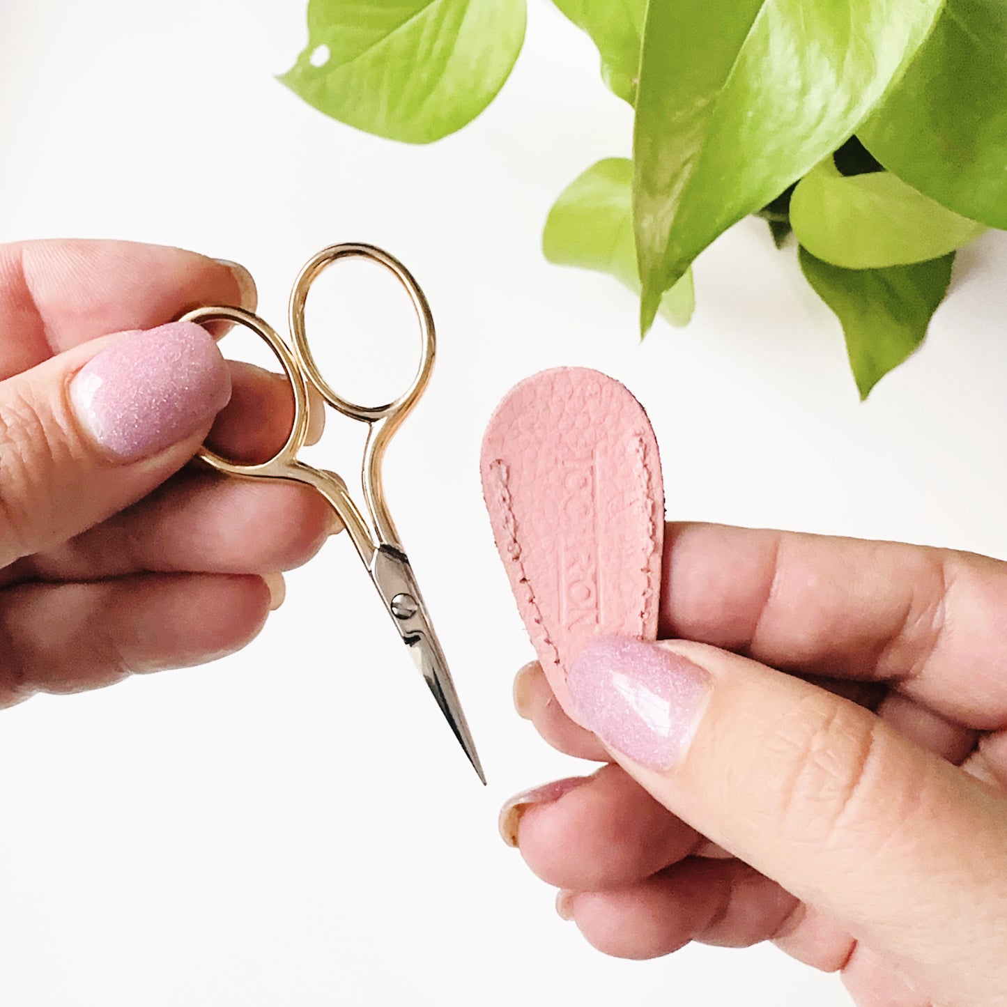 Short Stuff Embroidery Scissors by Tooltron