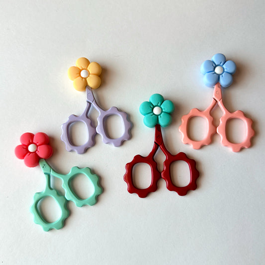 Petite Daisy Embroidery Scissors with Tip Cover