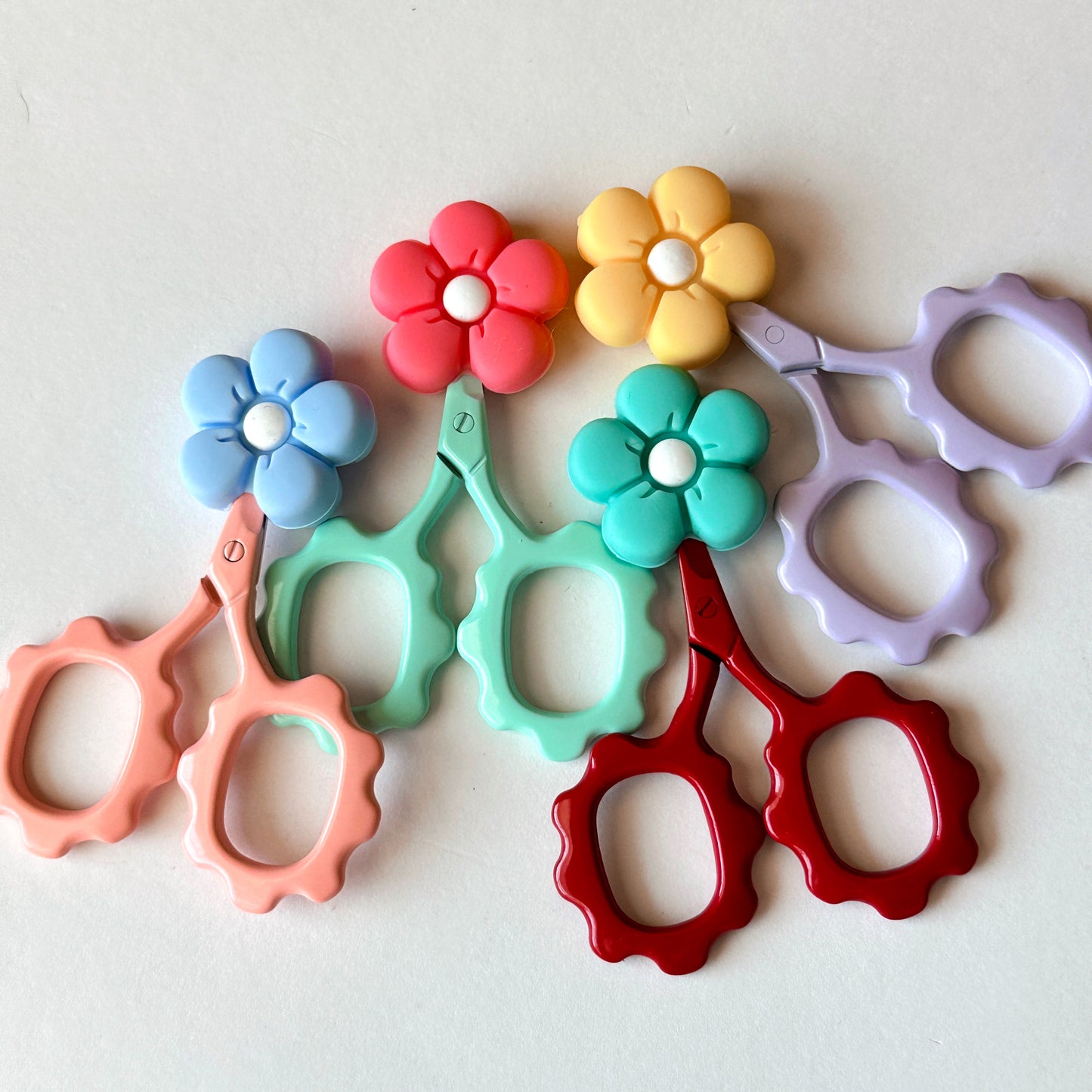 Petite Daisy Embroidery Scissors with Tip Cover