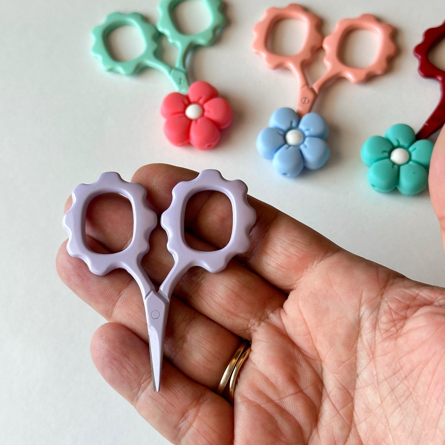 Petite Daisy Embroidery Scissors with Tip Cover