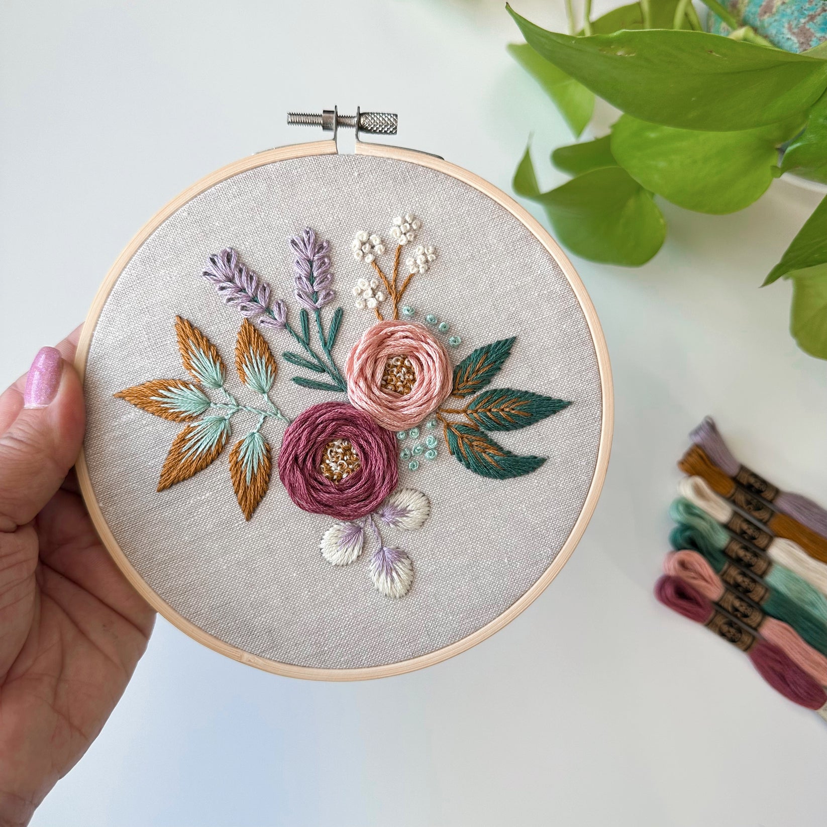 Viral Beginner Embroidery Kit with Pink Flowers - Rose Bouquet - video ...